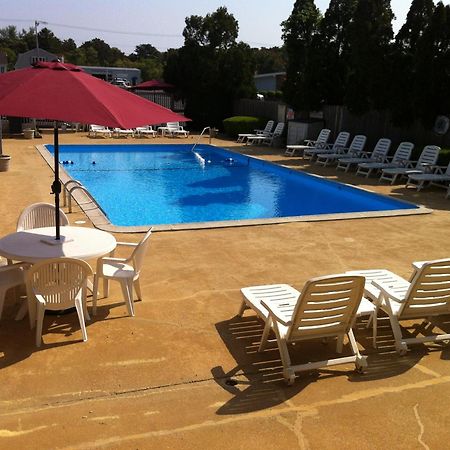 Holiday Hill Inn & Suites Денис Порт Екстериор снимка