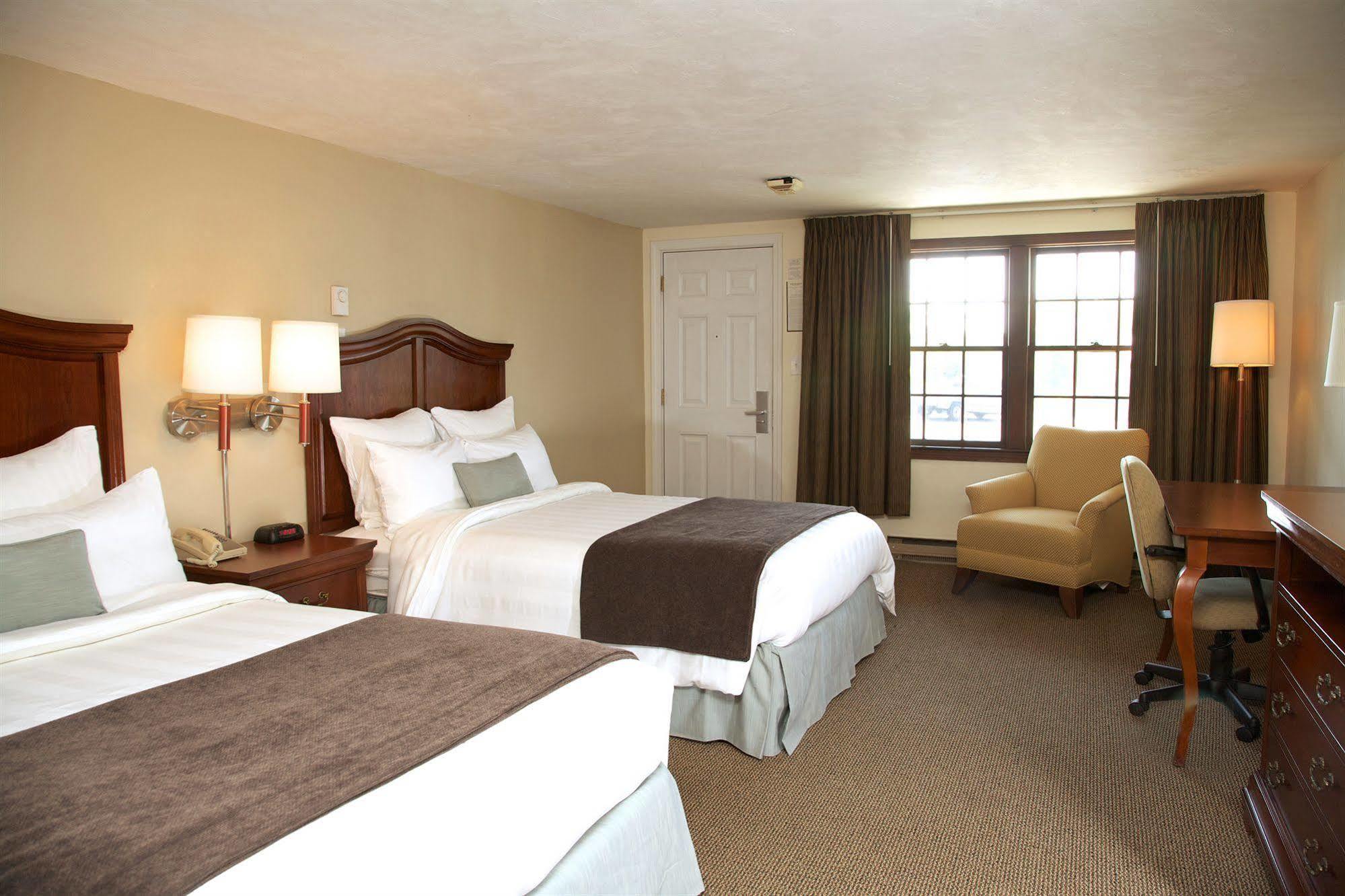 Holiday Hill Inn & Suites Денис Порт Екстериор снимка