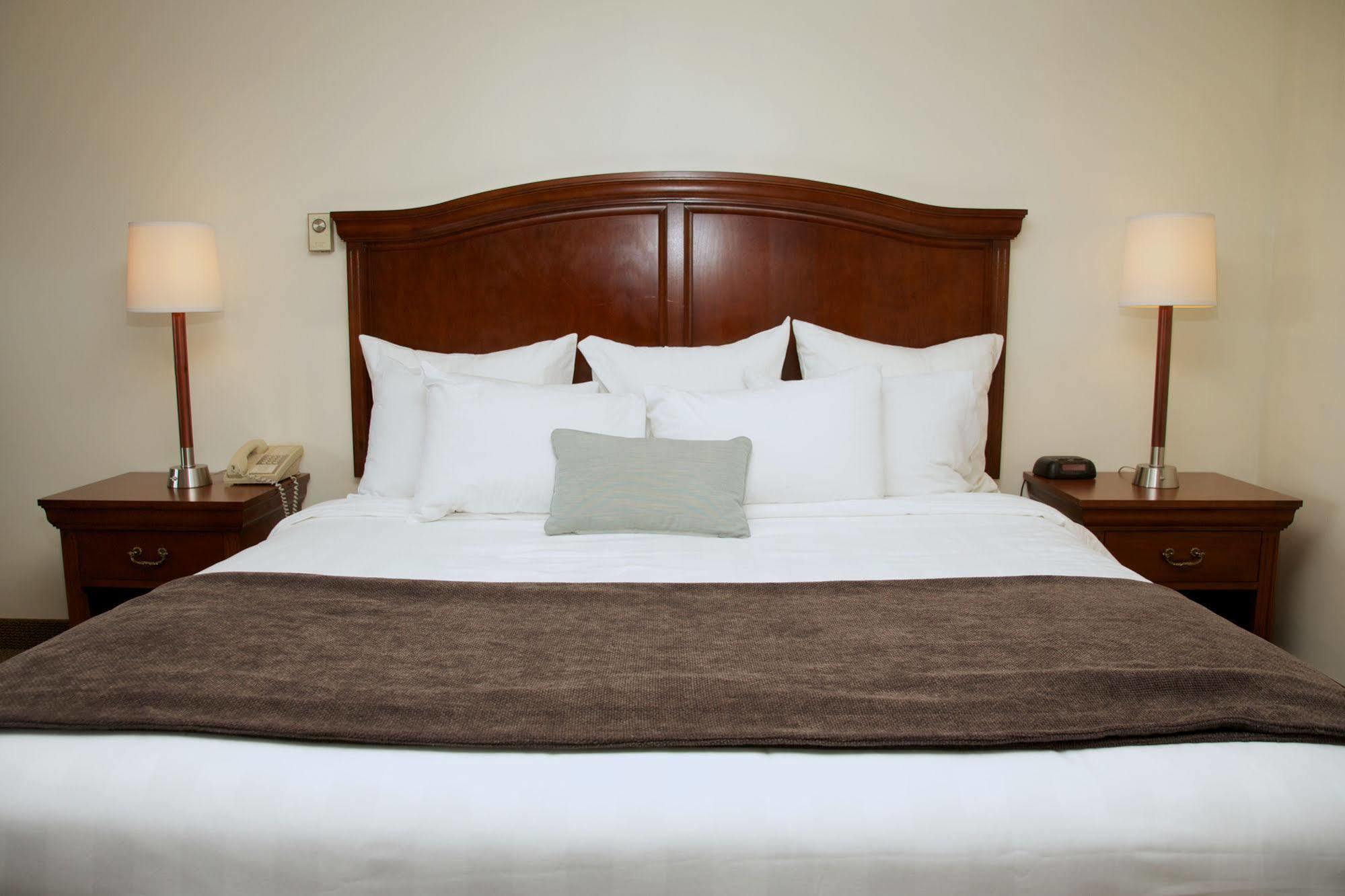 Holiday Hill Inn & Suites Денис Порт Екстериор снимка