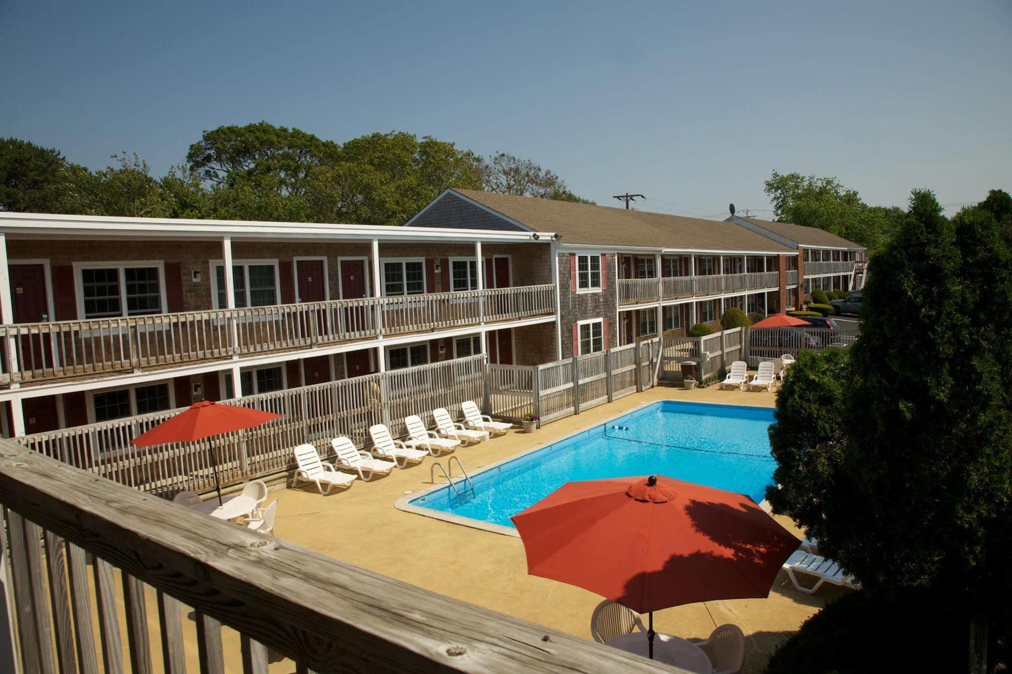 Holiday Hill Inn & Suites Денис Порт Екстериор снимка