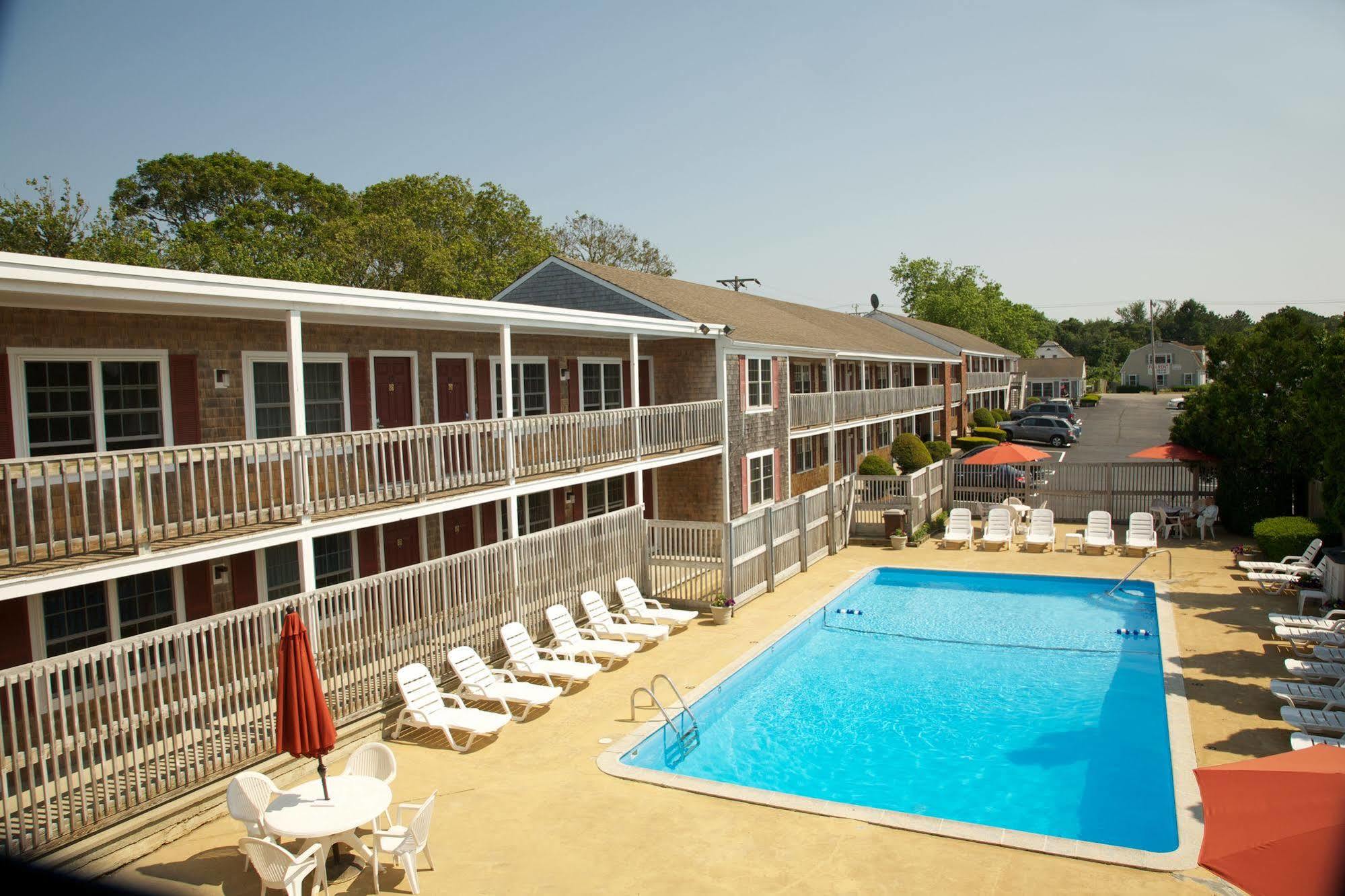 Holiday Hill Inn & Suites Денис Порт Екстериор снимка