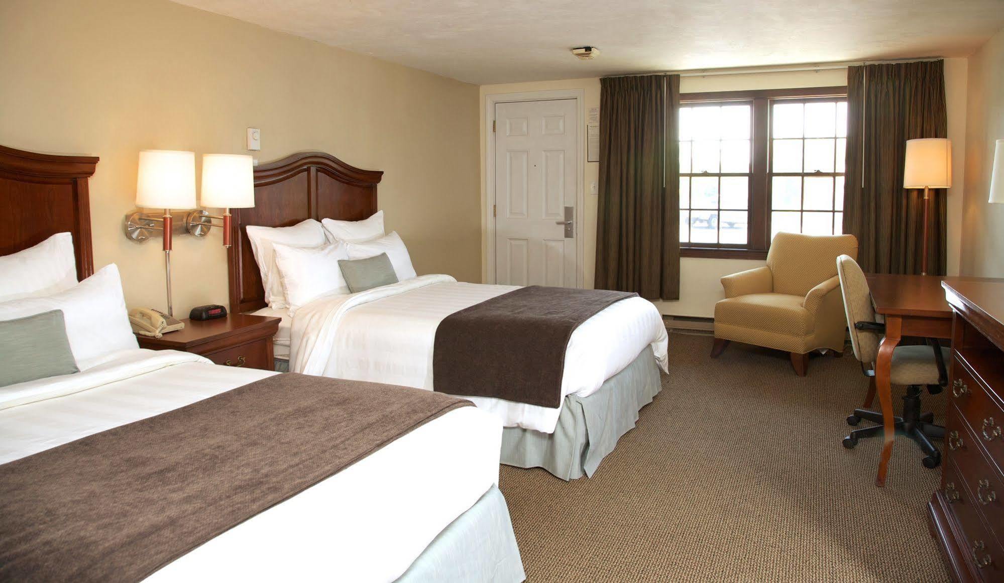 Holiday Hill Inn & Suites Денис Порт Екстериор снимка