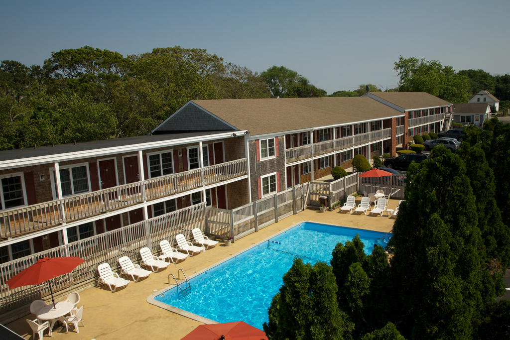 Holiday Hill Inn & Suites Денис Порт Екстериор снимка